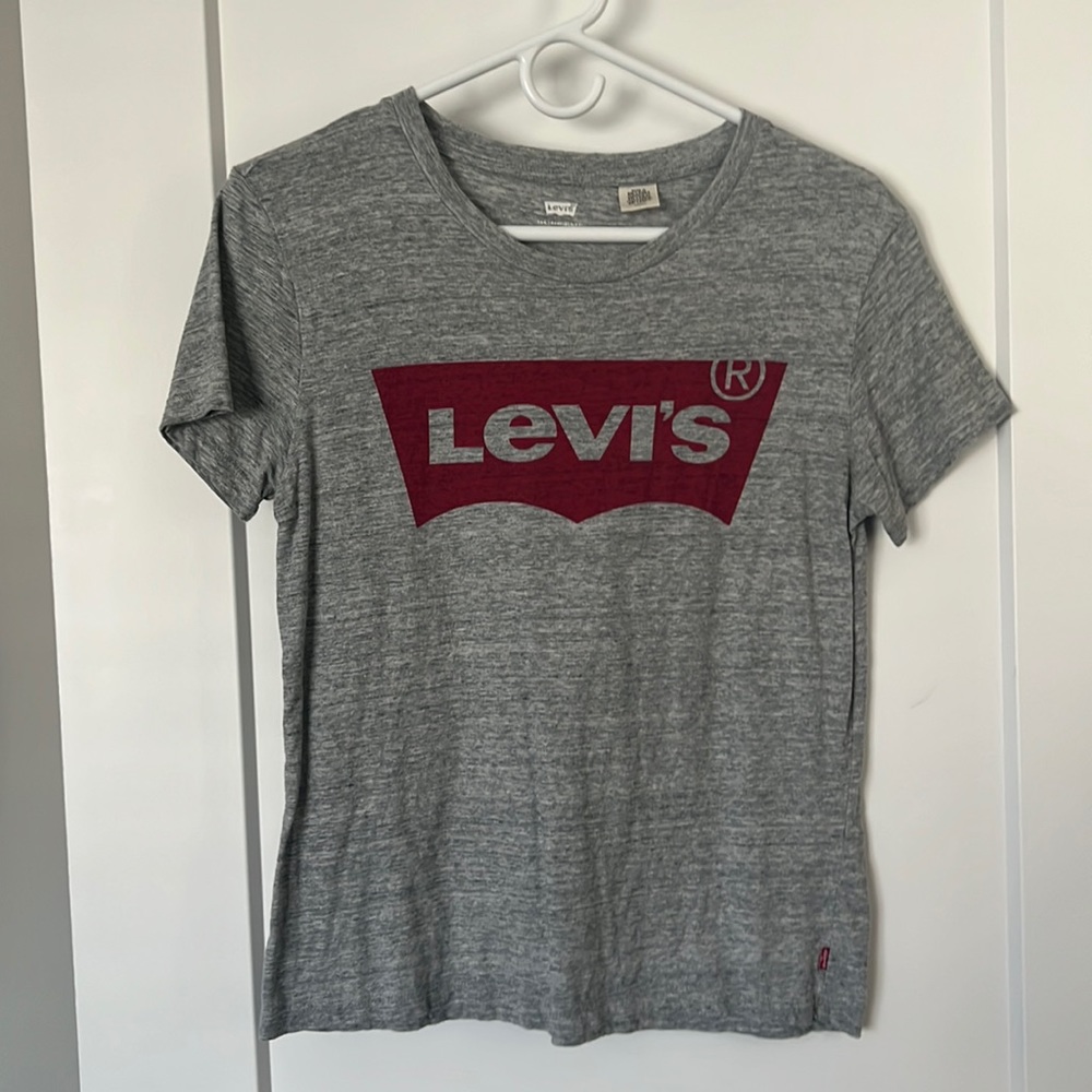 Levi’s Graphic Tee